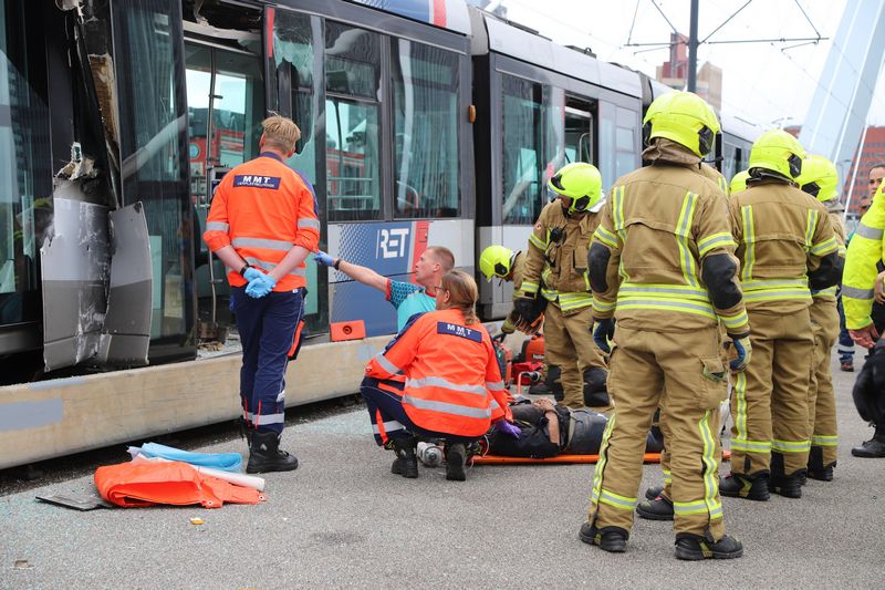 zware trambotsing op Erasmusbrug in Rotterdam